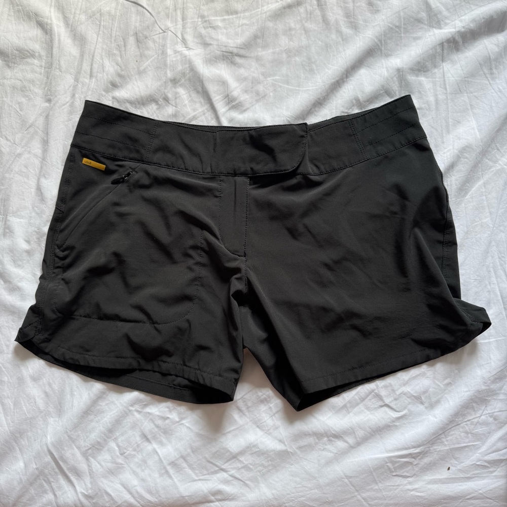 Lolë Shorts